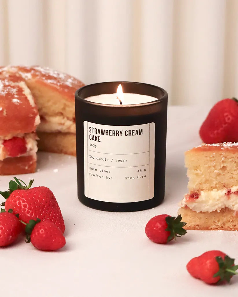 Candle with strawberry cream cake scents